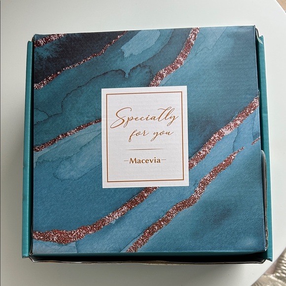 🩵30 & FABULOUS 🩵 - Picture 2 of 3